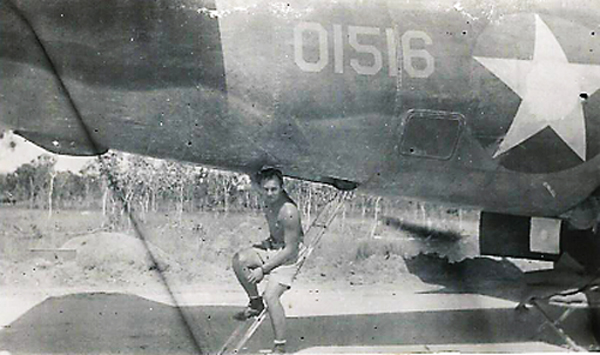 Edwin Vincent Jendzeizyk � M/Sgt. and crew chief, 33rd Squadron, 22nd Bombardment Group